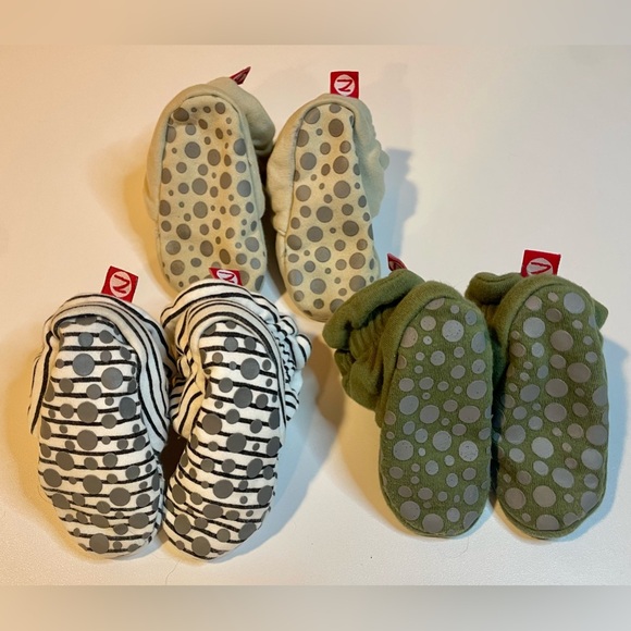 Set of 3 pairs of Zutano Organic Cotton Gripper Baby Booties (6-12mos). - Picture 2 of 4